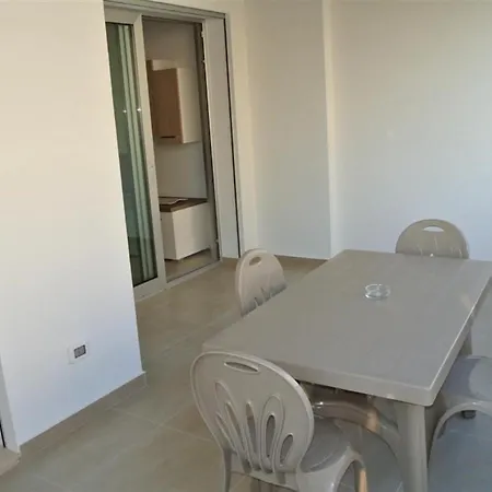 Apartman Coastal Flat With Spacious Terrace