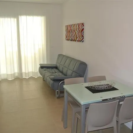 Apartman Coastal Flat With Spacious Terrace *