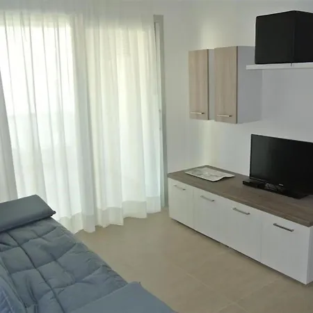 Coastal Flat With Spacious Terrace Apartman