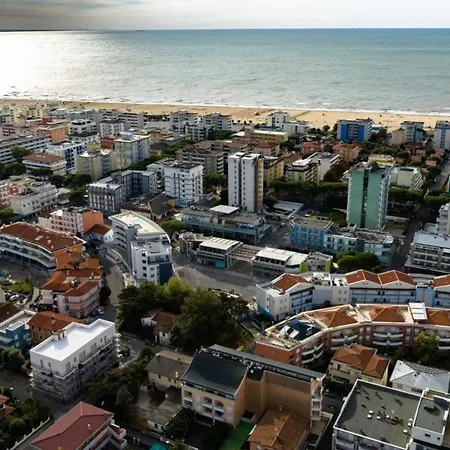 Apartman Coastal Flat With Spacious Terrace *